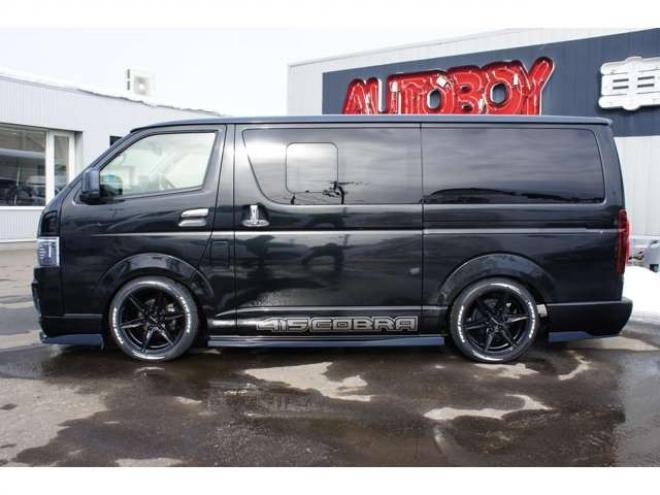 レジアスエース2.8 スーパーGL ダークプライム ロングボディ ディーゼルターボ 4WD　415COBRAオフィシャルコンプリート　ファントムヘッドライトシステム&新作HP-6　18インチホイール&フェイスリフトキット&フルエアロ&フローティングリップ&ローフォルムフェンダー　玄武2インチダウンブロック 2800