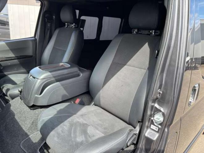 ハイエースバン2.8 スーパーGL ダークプライムII ロングボディ ディーゼルターボ 4WD　グレーメタリック　415COBRAクリーンルック3フロントスポイラー　ステージ2ルーフスポイラー　バッドフェイスBY2ボンネット　バッドラッカー17インチAW　ヨコハマPARADA17インチホワイトレター 2800