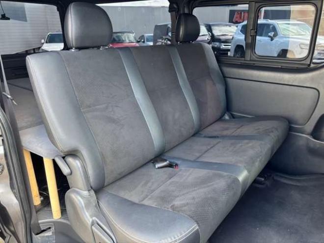 ハイエースバン2.8 スーパーGL ダークプライムII ロングボディ ディーゼルターボ 4WD　グレーメタリック　415COBRAクリーンルック3フロントスポイラー　ステージ2ルーフスポイラー　バッドフェイスBY2ボンネット　バッドラッカー17インチAW　ヨコハマPARADA17インチホワイトレター 2800