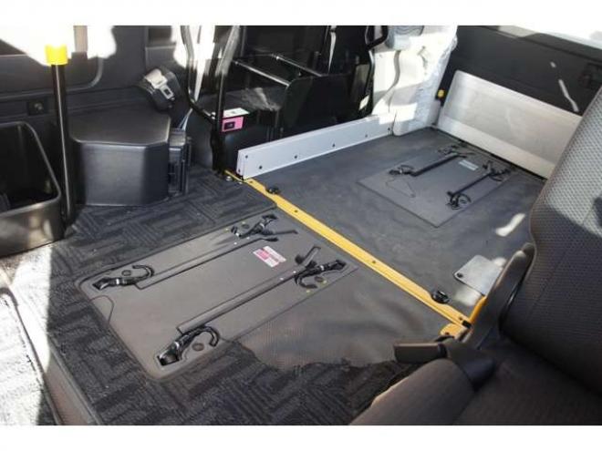 レジアスエース2.7 ウェルキャブ Bタイプ スーパーロング 4WD　ワンオーナー　純正メモリーナビTV　Bカメラ　車いす移動車　車いす2基固定装置付き　9人乗り　リア電動リフト　寒冷地仕様 福祉車両 2700