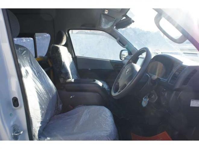 レジアスエース2.7 ウェルキャブ Bタイプ スーパーロング 4WD　ワンオーナー　純正メモリーナビTV　Bカメラ　車いす移動車　車いす2基固定装置付き　9人乗り　リア電動リフト　寒冷地仕様 福祉車両 2700