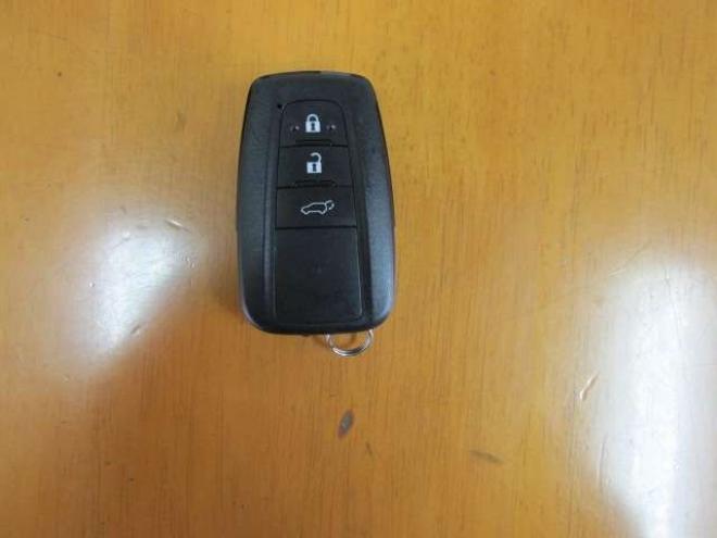 RAV-42.5 ハイブリッド G E-Four 4WD　ヒッチメンバー/パワーバックドア/アップサス/モデリスタエアロ/サンルーフ/ビルトインETC/シートヒーター/ステアリングヒーター/フルセグTV/バックカメラ/サイドカメラ/ 2500