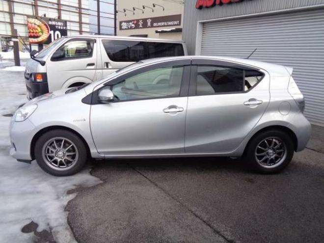 アクア1.5 S　キーフリー　純正ナビ　ワンセグ　ハイブリッド 2WD 1500