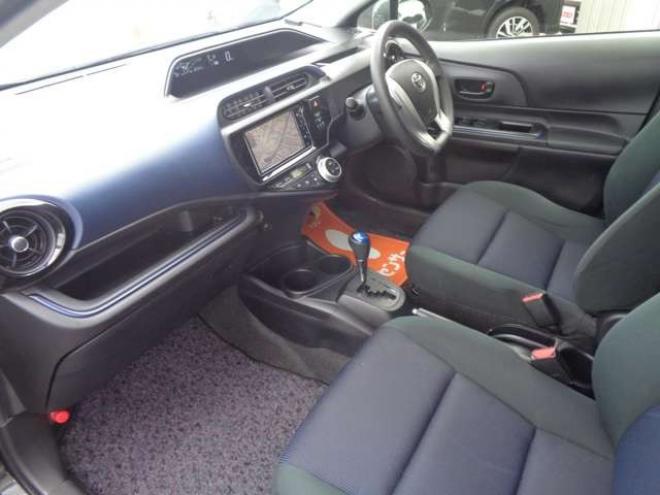 アクア1.5 S　純正ナビ　バックカメラ　スマートキー　車検令和8年8月 2WD 1500