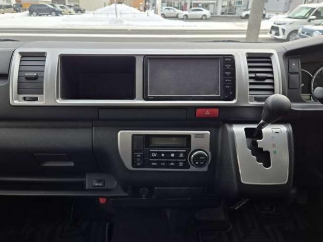 ハイエース2.7 GL ロング ミドルルーフ 4WD　寒冷地仕様　10人乗り　リアヒーター&クーラー　プッシュスタート　スマートキー　横滑り防止　オートライト　バックカメラ　純正ナビ　ワンセグTV　Bluetooth　CD/DVD　FM/AM　電動格納ミラー　ETC 2700