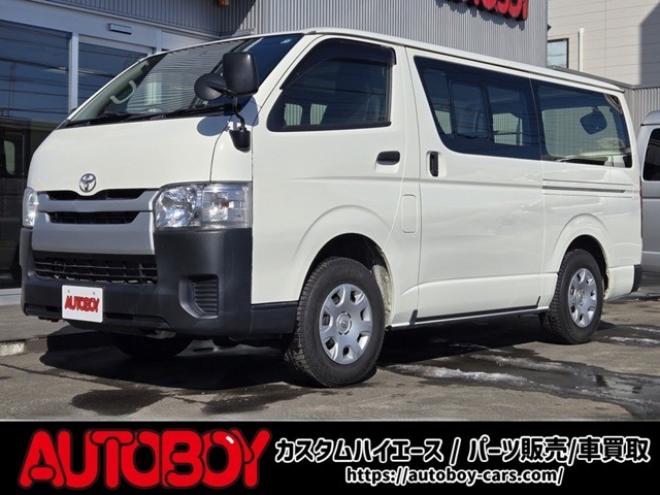 ハイエースバン3.0 DX ロング ディーゼルターボ 4WD　4WD　6人乗り　リアヒーター&リアクーラー　パワーヒート　キーレス　トヨタ純正オーディオプレーヤー　FM/AM　AUX　フロントベンチシート　マルチユースシートバックコンソール　リアアンダーミラー 3000