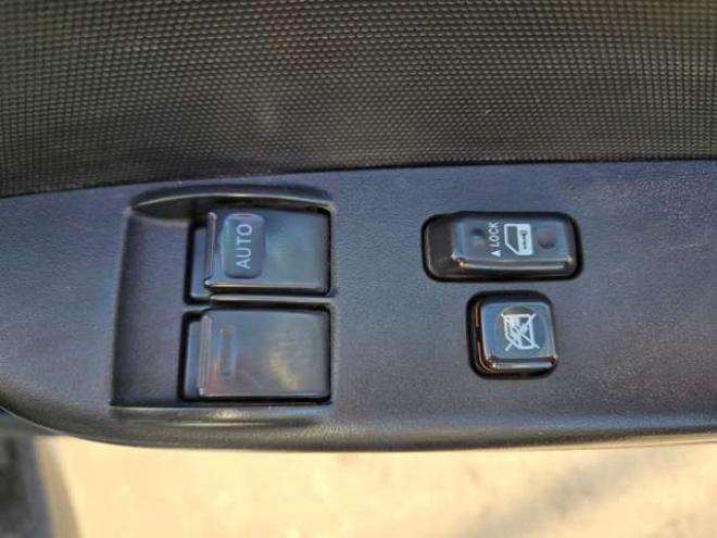 ハイエースバン3.0 DX ロング ディーゼルターボ 4WD　4WD　6人乗り　リアヒーター&リアクーラー　パワーヒート　キーレス　トヨタ純正オーディオプレーヤー　FM/AM　AUX　フロントベンチシート　マルチユースシートバックコンソール　リアアンダーミラー 3000