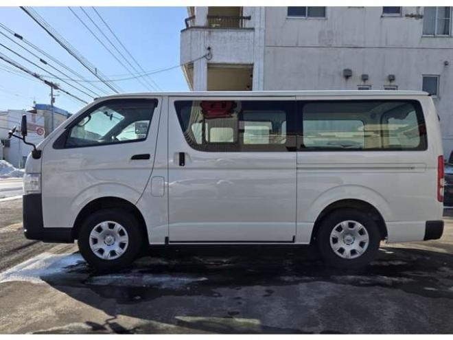 ハイエースバン3.0 DX ロング ディーゼルターボ 4WD　4WD　6人乗り　リアヒーター&リアクーラー　パワーヒート　キーレス　トヨタ純正オーディオプレーヤー　FM/AM　AUX　フロントベンチシート　マルチユースシートバックコンソール　リアアンダーミラー 3000