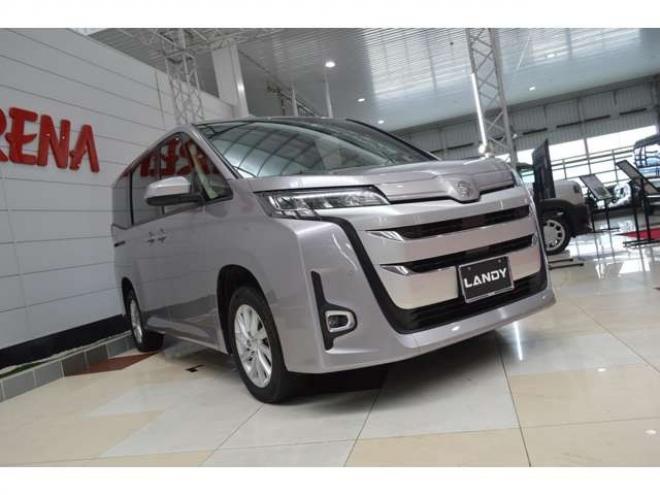 ランディ2.0 G 4WD　ワンオーナー車8人乗り4WDセーフティサポート搭載プリクラッシュセーフティ両側オートスライドドア9インチナビTVバックカメラETCレーダークルーズコントロールLEDドラレコシートヒーター 2000