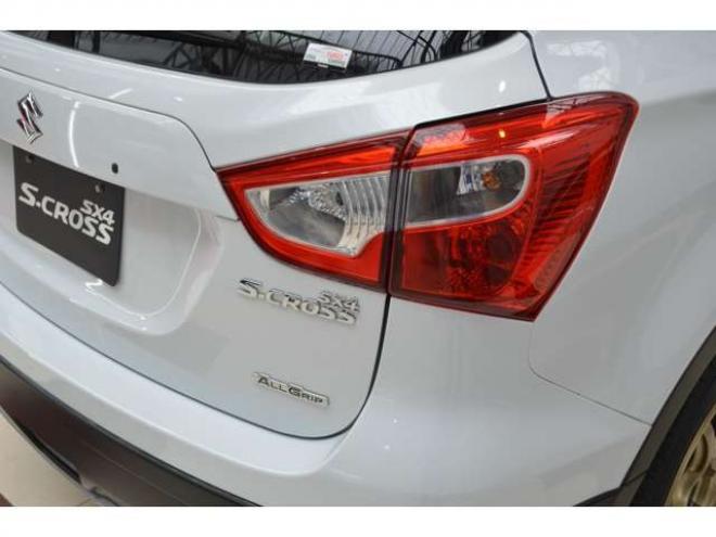 SX4S-CROSS 1.6 4WD　ワンオーナー車ALLGRIP4WD横滑り防止装置パドルシフト横滑り防止装置7インチワイドナビTVディスチャージヘッドライトETCクルーズコントロール社外18インチアルミ 1600