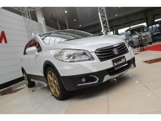 SX4S-CROSS 1.6 4WD　ワンオーナー車ALLGRIP4WD横滑り防止装置パドルシフト横滑り防止装置7インチワイドナビTVディスチャージヘッドライトETCクルーズコントロール社外18インチアルミ 1600