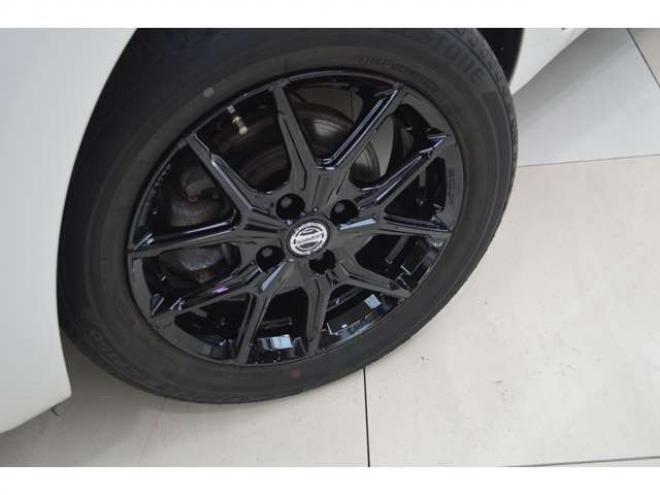 スイフト1.2 XG スズキ セーフティサポート非装着車 4WD　ワンオーナー車4WD横滑り防止装置ABSシートヒータードアミラーヒーターCDスマートキープッシュスタート社外15インチアルミ 1200