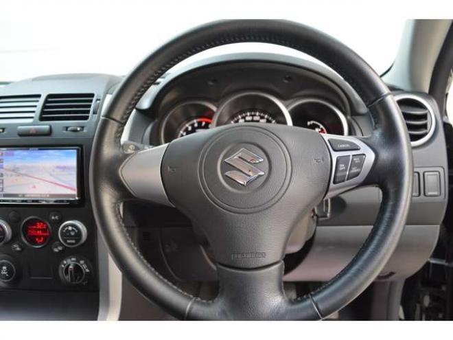 エスクード2.4 XG 4WD　ワンオーナー車5速マニュアル4WD横滑り防止装置SDナビTVバックカメラETCクルーズコントロールドライブレコーダーディスチャージヘッドライト純正17インチアルミシートヒーター 2400