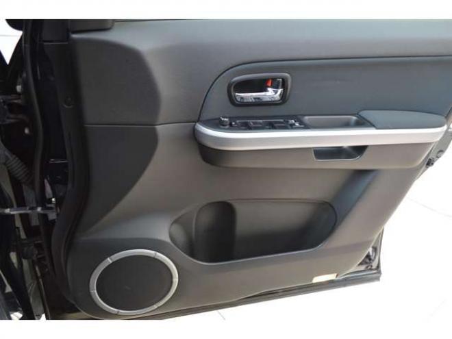 エスクード2.4 XG 4WD　ワンオーナー車5速マニュアル4WD横滑り防止装置SDナビTVバックカメラETCクルーズコントロールドライブレコーダーディスチャージヘッドライト純正17インチアルミシートヒーター 2400