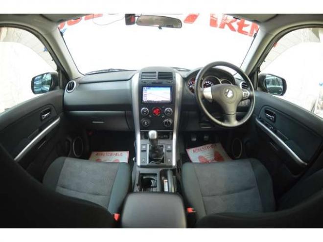 エスクード2.4 XG 4WD　ワンオーナー車5速マニュアル4WD横滑り防止装置SDナビTVバックカメラETCクルーズコントロールドライブレコーダーディスチャージヘッドライト純正17インチアルミシートヒーター 2400