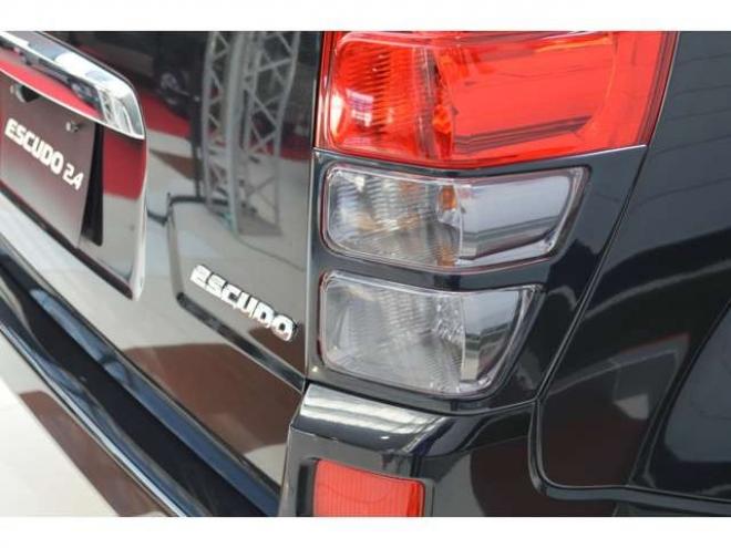 エスクード2.4 XG 4WD　ワンオーナー車5速マニュアル4WD横滑り防止装置SDナビTVバックカメラETCクルーズコントロールドライブレコーダーディスチャージヘッドライト純正17インチアルミシートヒーター 2400