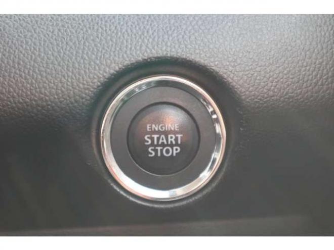 スイフト1.2 XL セーフティパッケージ装着車 4WD　CDプレイヤー　シートヒーター　パドルシフト　オートライト　アダプティブクルーズコントロール　車線逸脱警報 1200