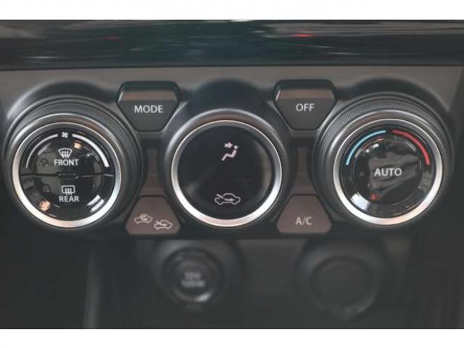 スイフト1.2 XL セーフティパッケージ装着車 4WD　CDプレイヤー　シートヒーター　パドルシフト　オートライト　アダプティブクルーズコントロール　車線逸脱警報 1200