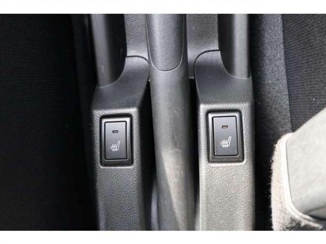 スイフト1.2 XL セーフティパッケージ装着車 4WD　CDプレイヤー　シートヒーター　パドルシフト　オートライト　アダプティブクルーズコントロール　車線逸脱警報 1200