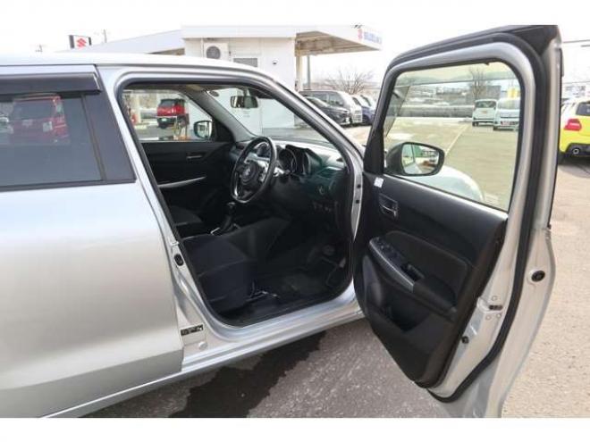 スイフト1.2 XL セーフティパッケージ装着車 4WD　CDプレイヤー　シートヒーター　パドルシフト　オートライト　アダプティブクルーズコントロール　車線逸脱警報 1200