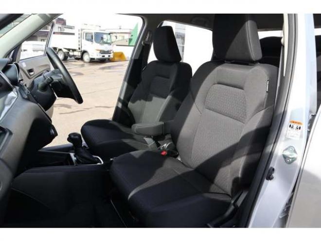 スイフト1.2 XL セーフティパッケージ装着車 4WD　CDプレイヤー　シートヒーター　パドルシフト　オートライト　アダプティブクルーズコントロール　車線逸脱警報 1200