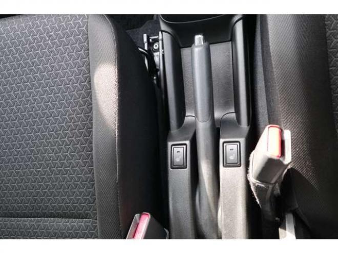 スイフト1.2 XL セーフティパッケージ装着車 4WD　CDプレイヤー　シートヒーター　パドルシフト　オートライト　アダプティブクルーズコントロール　車線逸脱警報 1200