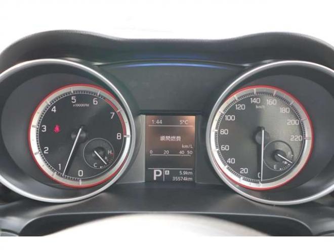 スイフト1.2 XL セーフティパッケージ装着車 4WD　CDプレイヤー　シートヒーター　パドルシフト　オートライト　アダプティブクルーズコントロール　車線逸脱警報 1200