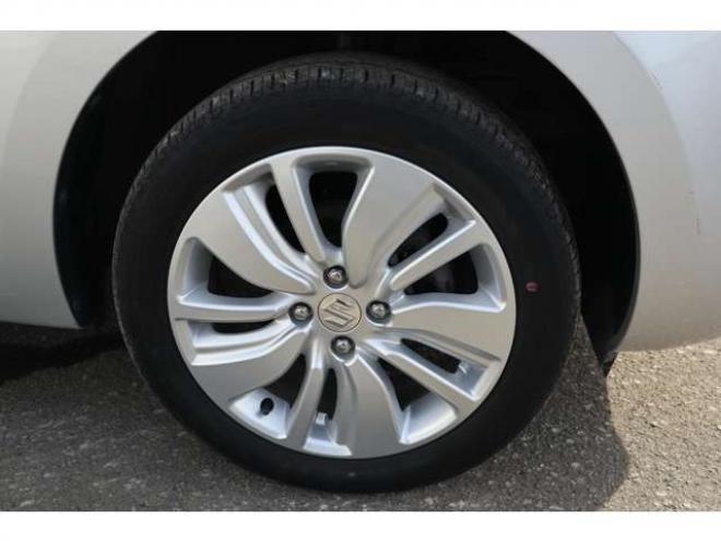 スイフト1.2 XL セーフティパッケージ装着車 4WD　CDプレイヤー　シートヒーター　パドルシフト　オートライト　アダプティブクルーズコントロール　車線逸脱警報 1200