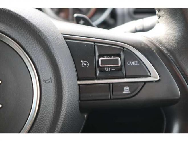 スイフト1.2 XL セーフティパッケージ装着車 4WD　CDプレイヤー　シートヒーター　パドルシフト　オートライト　アダプティブクルーズコントロール　車線逸脱警報 1200