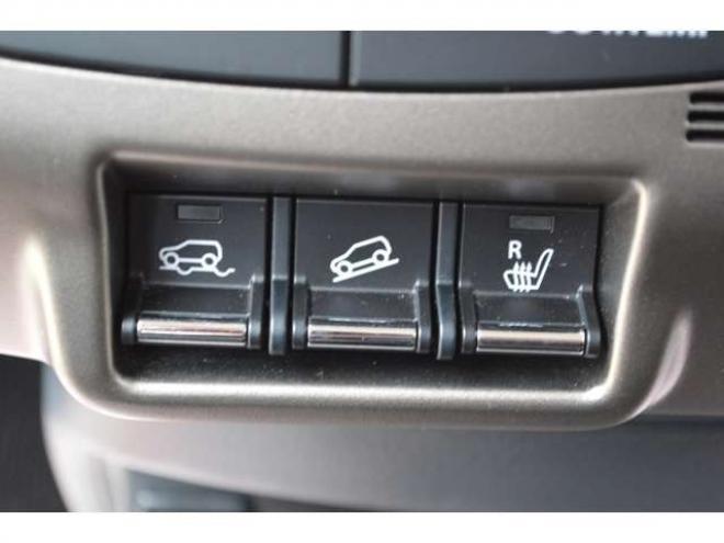 ハスラーJスタイルIIIターボ 4WD　1オーナー　特別仕様　4WD　ターボ　衝突軽減ブレーキ　CDプレイヤー　クルーズコントロール　LEDヘッドライト　オートエアコン　シートヒーター 660