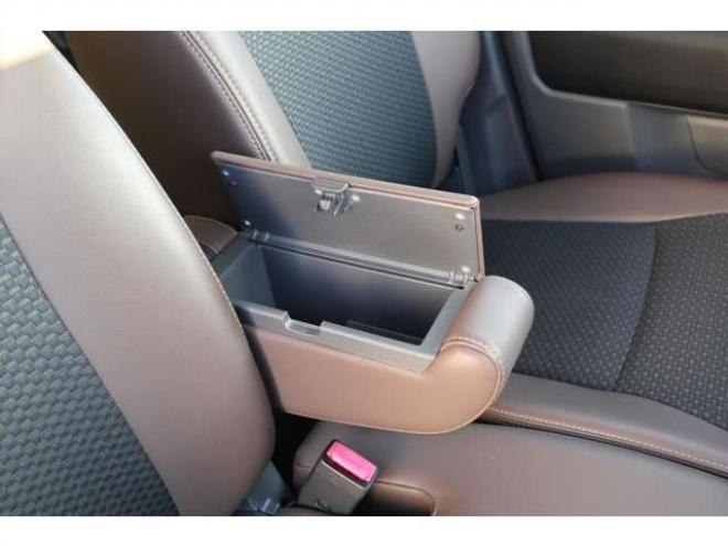 ハスラーJスタイルIIIターボ 4WD　1オーナー　特別仕様　4WD　ターボ　衝突軽減ブレーキ　CDプレイヤー　クルーズコントロール　LEDヘッドライト　オートエアコン　シートヒーター 660