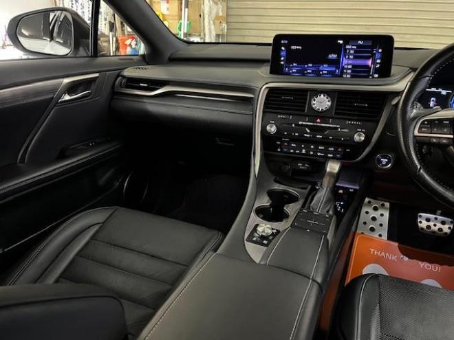 レクサスＲＸ４５０ｈ　Ｆスポーツ　本州仕入　寒冷地仕様　純正ムーンルーフ　レクサスセーフティセンス　ヘッドアップディスプレイ　全方位パノラミックビューモニター　純正２０インチＡＷ　純正１８ＡＷ＋スタッドレスタイヤ付　リア３面フィルム 4WD 3500 5Dr