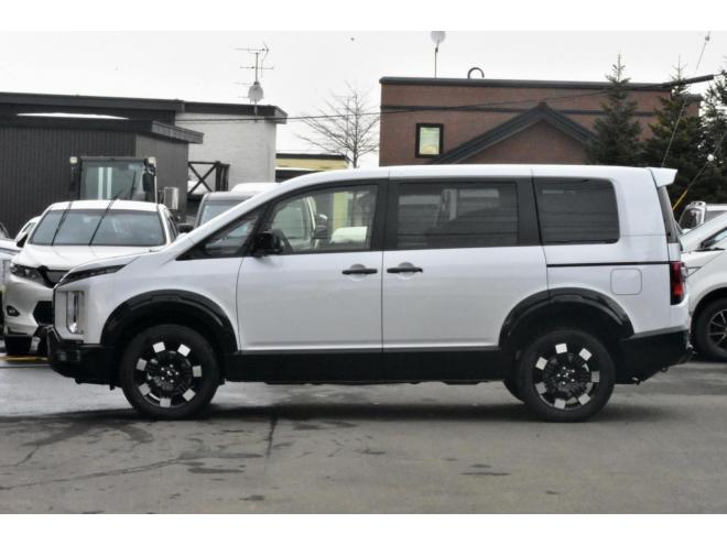 デリカD:5　２６型　４ＷＤ　ステップレス　登録済未使用車　Ｓ－ＡＷＣ　ヒルディセントコントロール　ＴＡＲＯＵＳセレクション　８インチ液晶メーター　全方位カメラ　三菱ｅ－Ａｓｓｉｓｔ