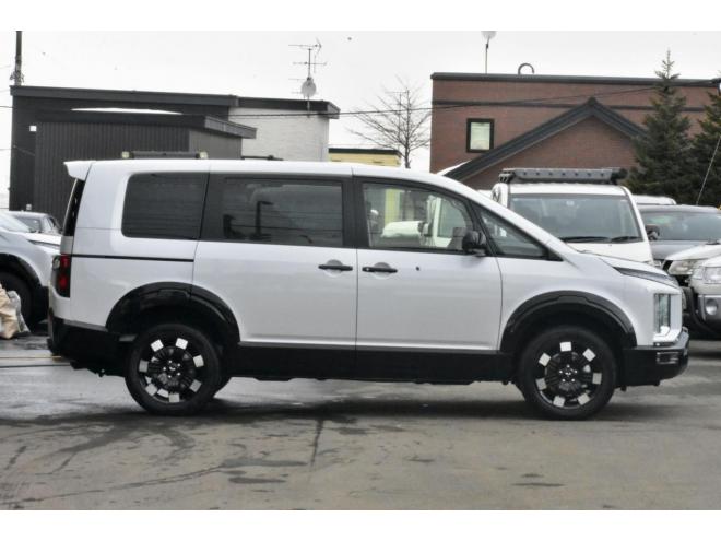 デリカD:5　２６型　４ＷＤ　ステップレス　登録済未使用車　Ｓ－ＡＷＣ　ヒルディセントコントロール　ＴＡＲＯＵＳセレクション　８インチ液晶メーター　全方位カメラ　三菱ｅ－Ａｓｓｉｓｔ