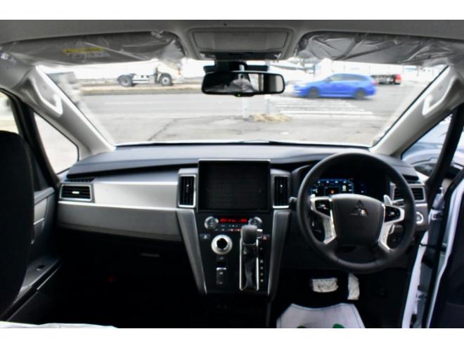 デリカD:5　２６型　４ＷＤ　ステップレス　登録済未使用車　Ｓ－ＡＷＣ　ヒルディセントコントロール　ＴＡＲＯＵＳセレクション　８インチ液晶メーター　全方位カメラ　三菱ｅ－Ａｓｓｉｓｔ