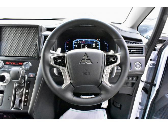 デリカD:5　２６型　４ＷＤ　ステップレス　登録済未使用車　Ｓ－ＡＷＣ　ヒルディセントコントロール　ＴＡＲＯＵＳセレクション　８インチ液晶メーター　全方位カメラ　三菱ｅ－Ａｓｓｉｓｔ