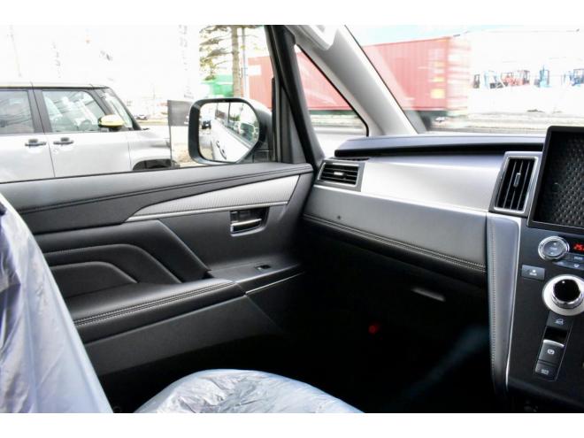 デリカD:5　２６型　４ＷＤ　ステップレス　登録済未使用車　Ｓ－ＡＷＣ　ヒルディセントコントロール　ＴＡＲＯＵＳセレクション　８インチ液晶メーター　全方位カメラ　三菱ｅ－Ａｓｓｉｓｔ