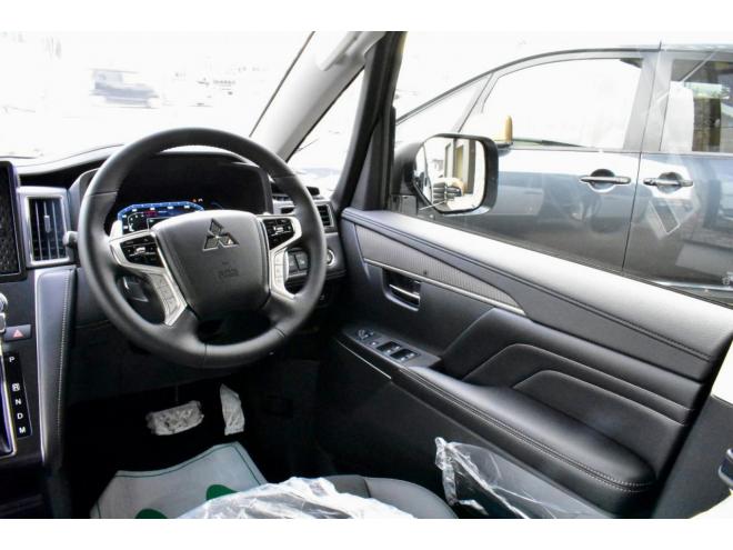 デリカD:5　２６型　４ＷＤ　ステップレス　登録済未使用車　Ｓ－ＡＷＣ　ヒルディセントコントロール　ＴＡＲＯＵＳセレクション　８インチ液晶メーター　全方位カメラ　三菱ｅ－Ａｓｓｉｓｔ