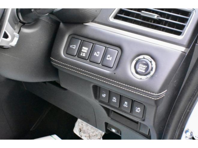 デリカD:5　２６型　４ＷＤ　ステップレス　登録済未使用車　Ｓ－ＡＷＣ　ヒルディセントコントロール　ＴＡＲＯＵＳセレクション　８インチ液晶メーター　全方位カメラ　三菱ｅ－Ａｓｓｉｓｔ