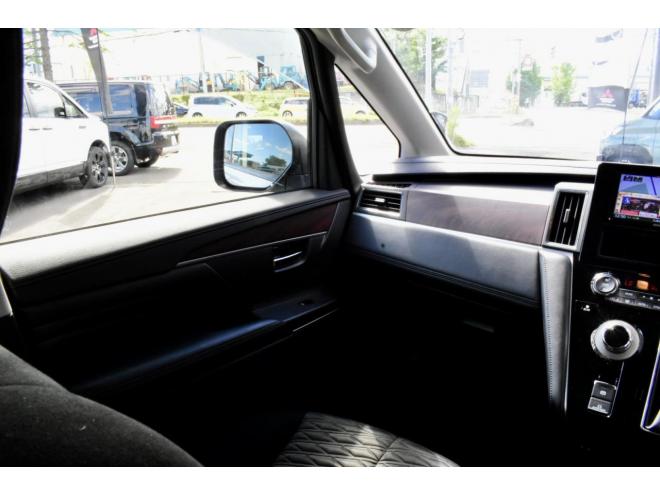 デリカD:5　4WD　本州仕入　ブラックアウト　シャモニー仕様　ＪＡＯＳハンドルプロテクター　新車外しタイヤ／ホイール　両側電動スライドドア　社外ナビ／バックカメラ