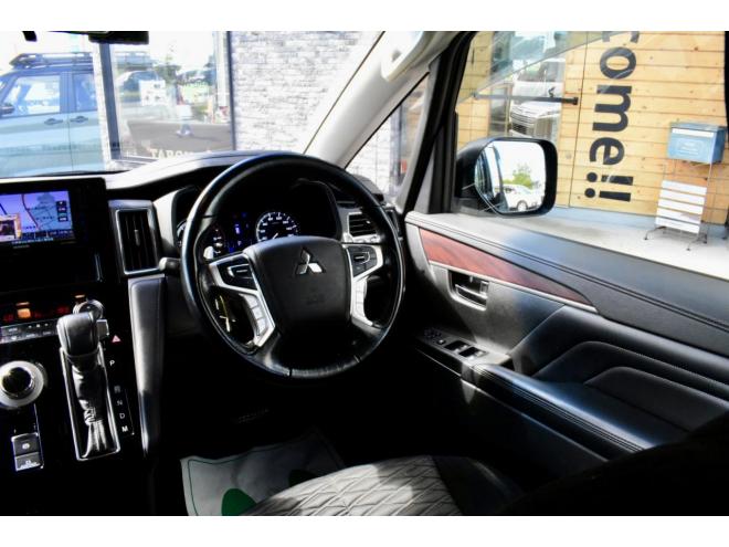 デリカD:5　4WD　本州仕入　ブラックアウト　シャモニー仕様　ＪＡＯＳハンドルプロテクター　新車外しタイヤ／ホイール　両側電動スライドドア　社外ナビ／バックカメラ