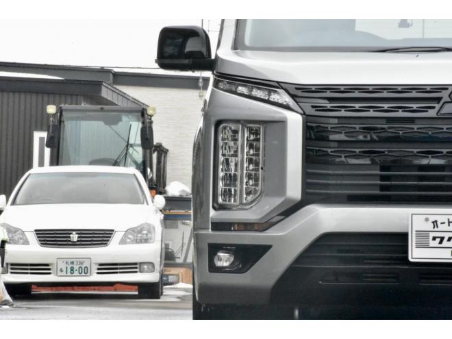 デリカD:5　4WD　本州仕入　ブラックアウト　シャモニー仕様　ＪＡＯＳハンドルプロテクター　新車外しタイヤ／ホイール　両側電動スライドドア　社外ナビ／バックカメラ