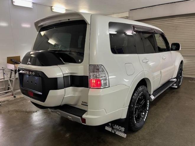 パジェロロングエクシード　本州仕入　禁煙車　新品ＷＥＤＳキーラー１７ＡＷ＋新品ＴＯＹＯホワイトレタータイヤ　純正１７ＡＷ＋スタッドレスタイヤ付　新品ＪＡＯＳブラックマッドガード　カロッツェリアナビ　地デジ　Ｂｌｕｅｔｏｏｔｈ 4WD 3200 5Dr