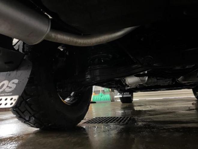 パジェロロングエクシード　本州仕入　禁煙車　新品ＷＥＤＳキーラー１７ＡＷ＋新品ＴＯＹＯホワイトレタータイヤ　純正１７ＡＷ＋スタッドレスタイヤ付　新品ＪＡＯＳブラックマッドガード　カロッツェリアナビ　地デジ　Ｂｌｕｅｔｏｏｔｈ 4WD 3200 5Dr