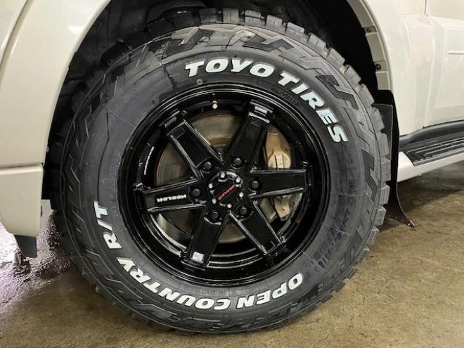 パジェロロングエクシード　本州仕入　禁煙車　新品ＷＥＤＳキーラー１７ＡＷ＋新品ＴＯＹＯホワイトレタータイヤ　純正１７ＡＷ＋スタッドレスタイヤ付　新品ＪＡＯＳブラックマッドガード　カロッツェリアナビ　地デジ　Ｂｌｕｅｔｏｏｔｈ 4WD 3200 5Dr