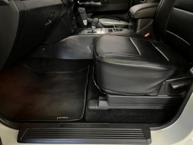 パジェロロングエクシード　本州仕入　禁煙車　新品ＷＥＤＳキーラー１７ＡＷ＋新品ＴＯＹＯホワイトレタータイヤ　純正１７ＡＷ＋スタッドレスタイヤ付　新品ＪＡＯＳブラックマッドガード　カロッツェリアナビ　地デジ　Ｂｌｕｅｔｏｏｔｈ 4WD 3200 5Dr