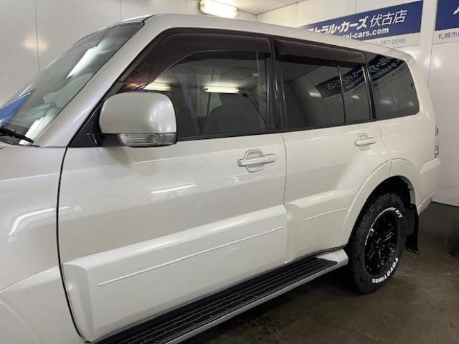 パジェロロングエクシード　本州仕入　禁煙車　新品ＷＥＤＳキーラー１７ＡＷ＋新品ＴＯＹＯホワイトレタータイヤ　純正１７ＡＷ＋スタッドレスタイヤ付　新品ＪＡＯＳブラックマッドガード　カロッツェリアナビ　地デジ　Ｂｌｕｅｔｏｏｔｈ 4WD 3200 5Dr