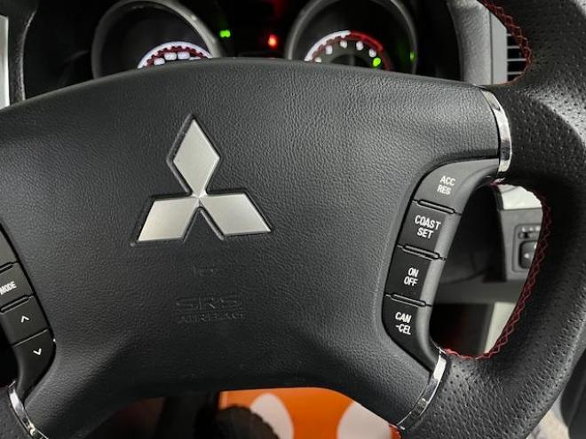 パジェロロングエクシード　本州仕入　禁煙車　新品ＷＥＤＳキーラー１７ＡＷ＋新品ＴＯＹＯホワイトレタータイヤ　純正１７ＡＷ＋スタッドレスタイヤ付　新品ＪＡＯＳブラックマッドガード　カロッツェリアナビ　地デジ　Ｂｌｕｅｔｏｏｔｈ 4WD 3200 5Dr