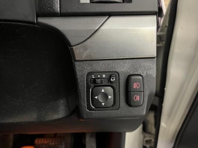 パジェロロングエクシード　本州仕入　禁煙車　新品ＷＥＤＳキーラー１７ＡＷ＋新品ＴＯＹＯホワイトレタータイヤ　純正１７ＡＷ＋スタッドレスタイヤ付　新品ＪＡＯＳブラックマッドガード　カロッツェリアナビ　地デジ　Ｂｌｕｅｔｏｏｔｈ 4WD 3200 5Dr