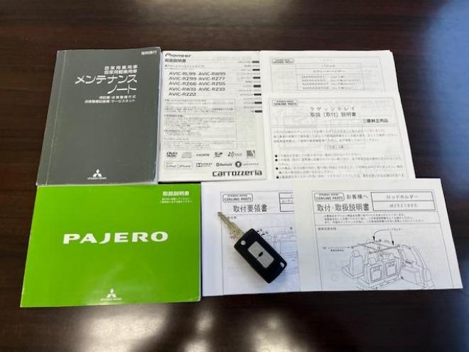 パジェロロングエクシード　本州仕入　禁煙車　新品ＷＥＤＳキーラー１７ＡＷ＋新品ＴＯＹＯホワイトレタータイヤ　純正１７ＡＷ＋スタッドレスタイヤ付　新品ＪＡＯＳブラックマッドガード　カロッツェリアナビ　地デジ　Ｂｌｕｅｔｏｏｔｈ 4WD 3200 5Dr